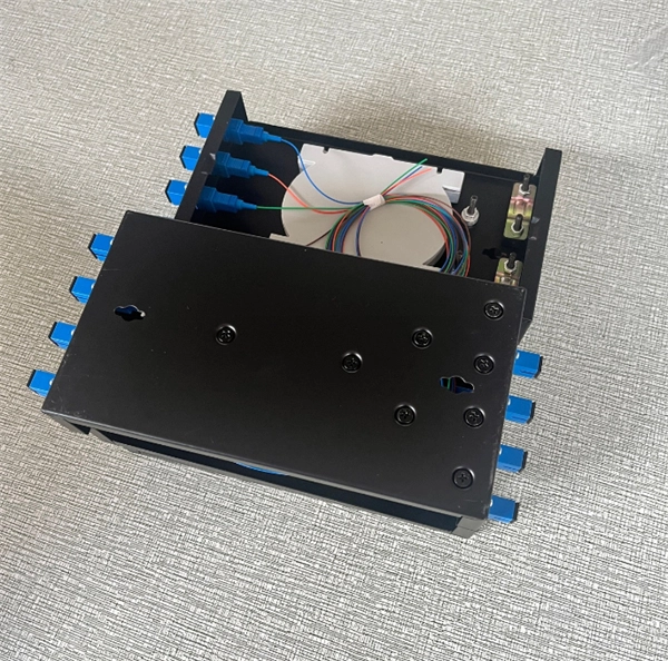 The optical signal of the GPON user terminal device is red